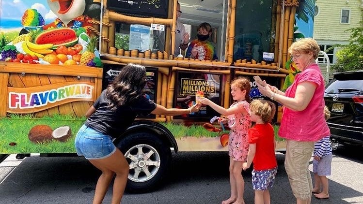 Maplewood teachers drive to 40 houses, surprise students with Kona Ice Truck